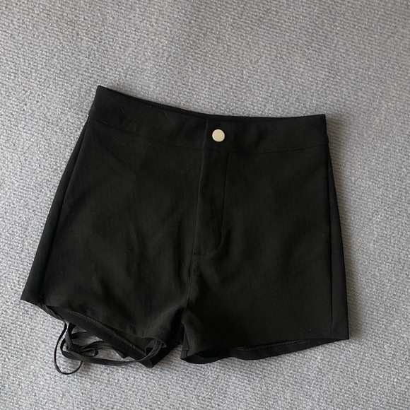Pants - Women's Black High-Waist Stretch Shorts